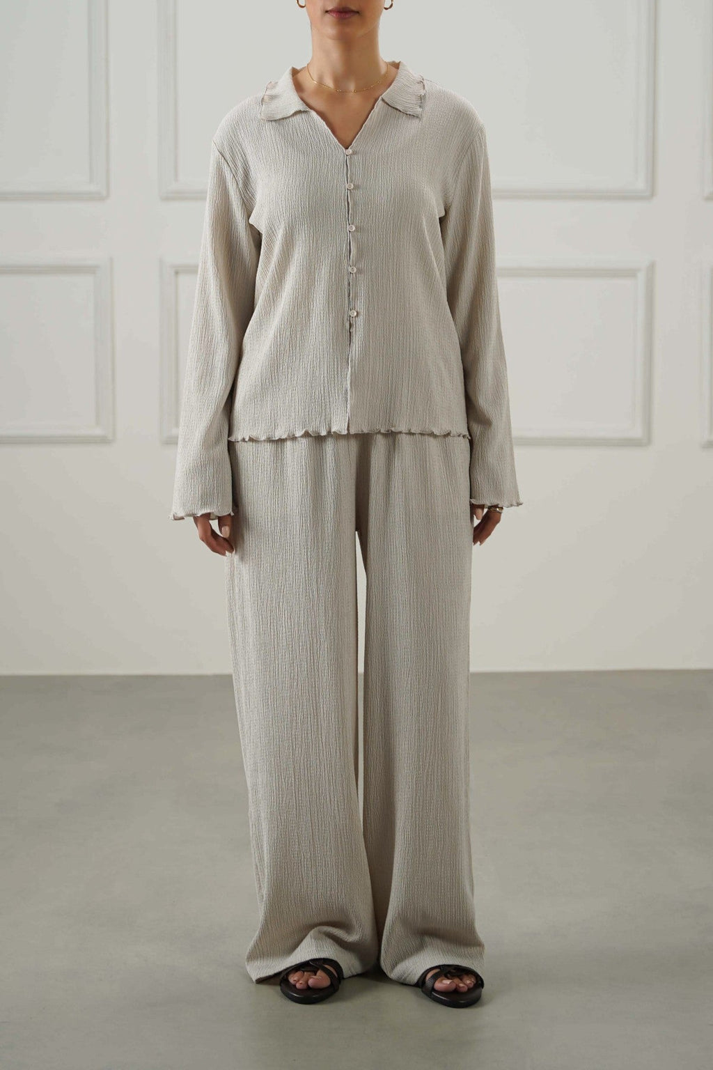 IVORY CRINKLE KNIT BUTTON-DOWN
