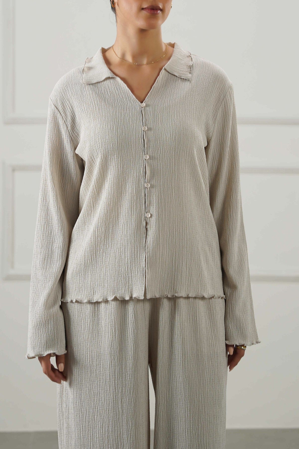 IVORY CRINKLE KNIT BUTTON-DOWN