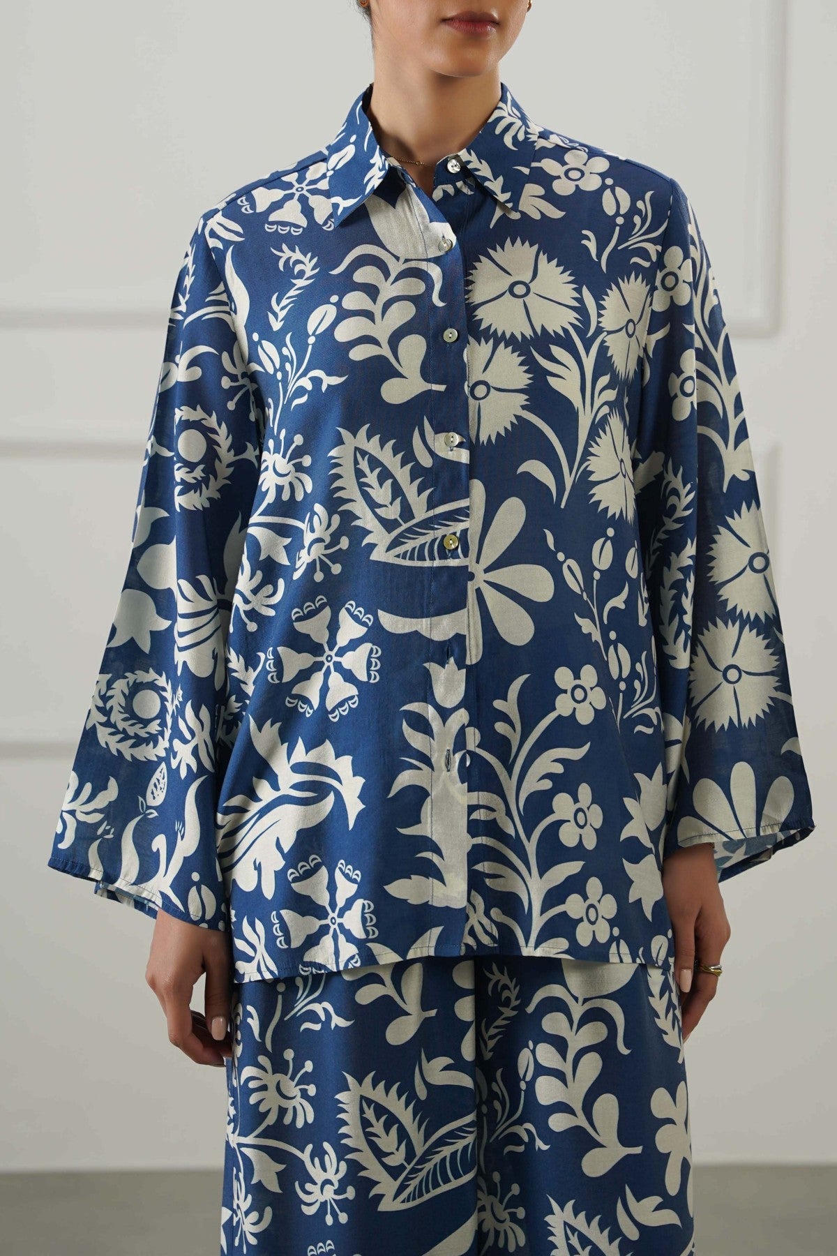 BLUE BUKETAN BUTTON DOWN SHIRT