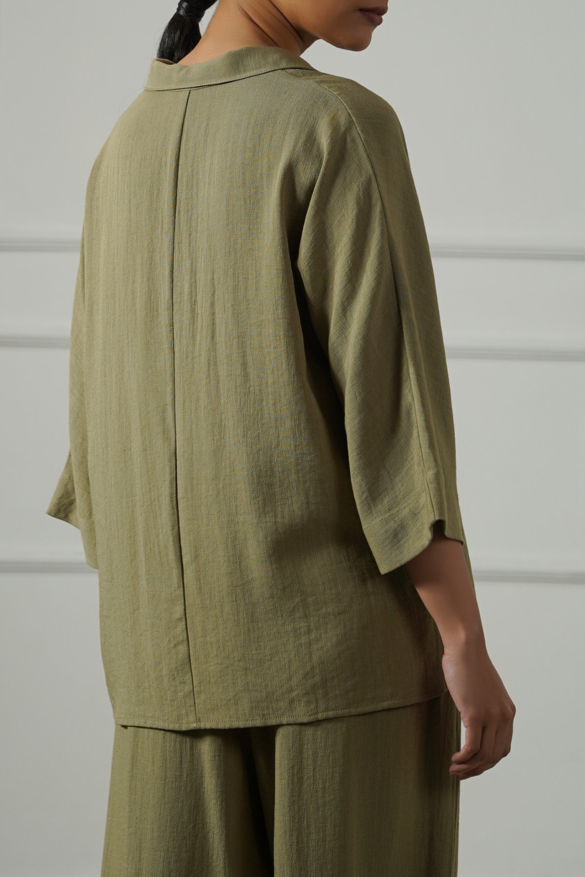 OLIVE PULLOVER SAFARI BLOUSE