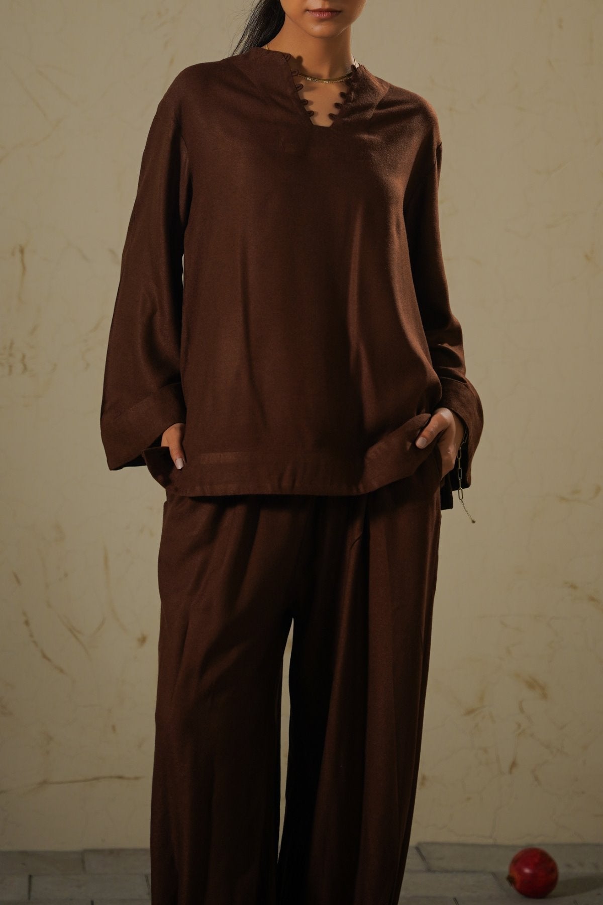BROWN SLOUCHY V-NECK BLOUSE
