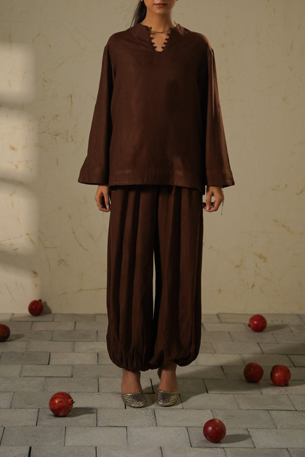 BROWN SLOUCHY V-NECK BLOUSE