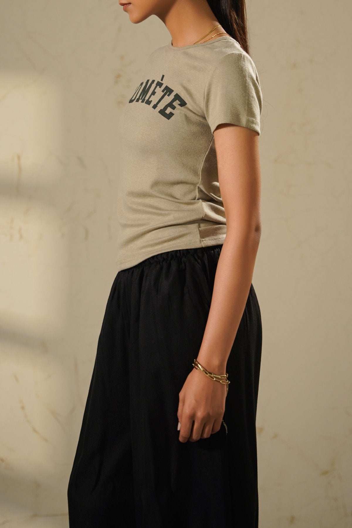 TAUPE VARSITY COMETE TEE