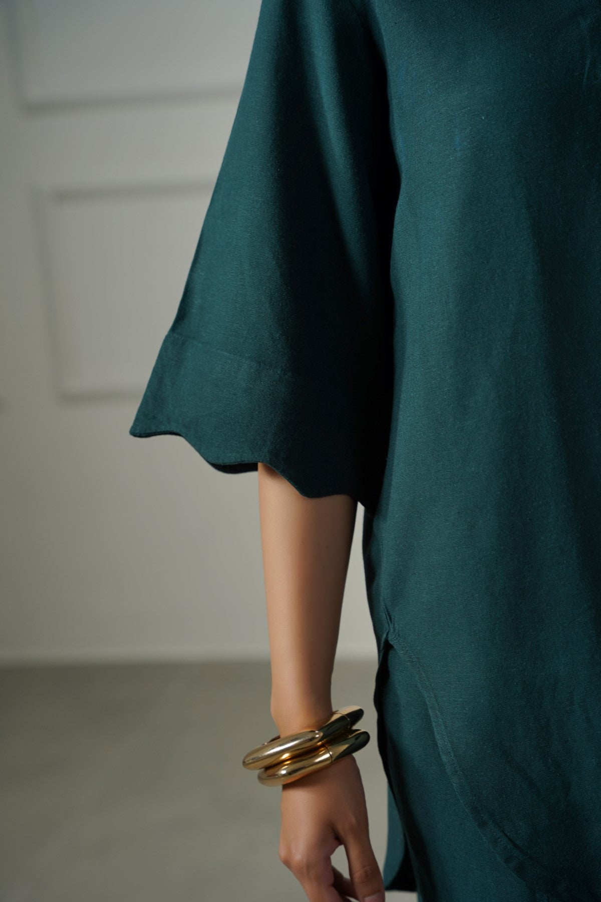 FOREST GREEN LINEN BLEND SCALLOP SHIRT
