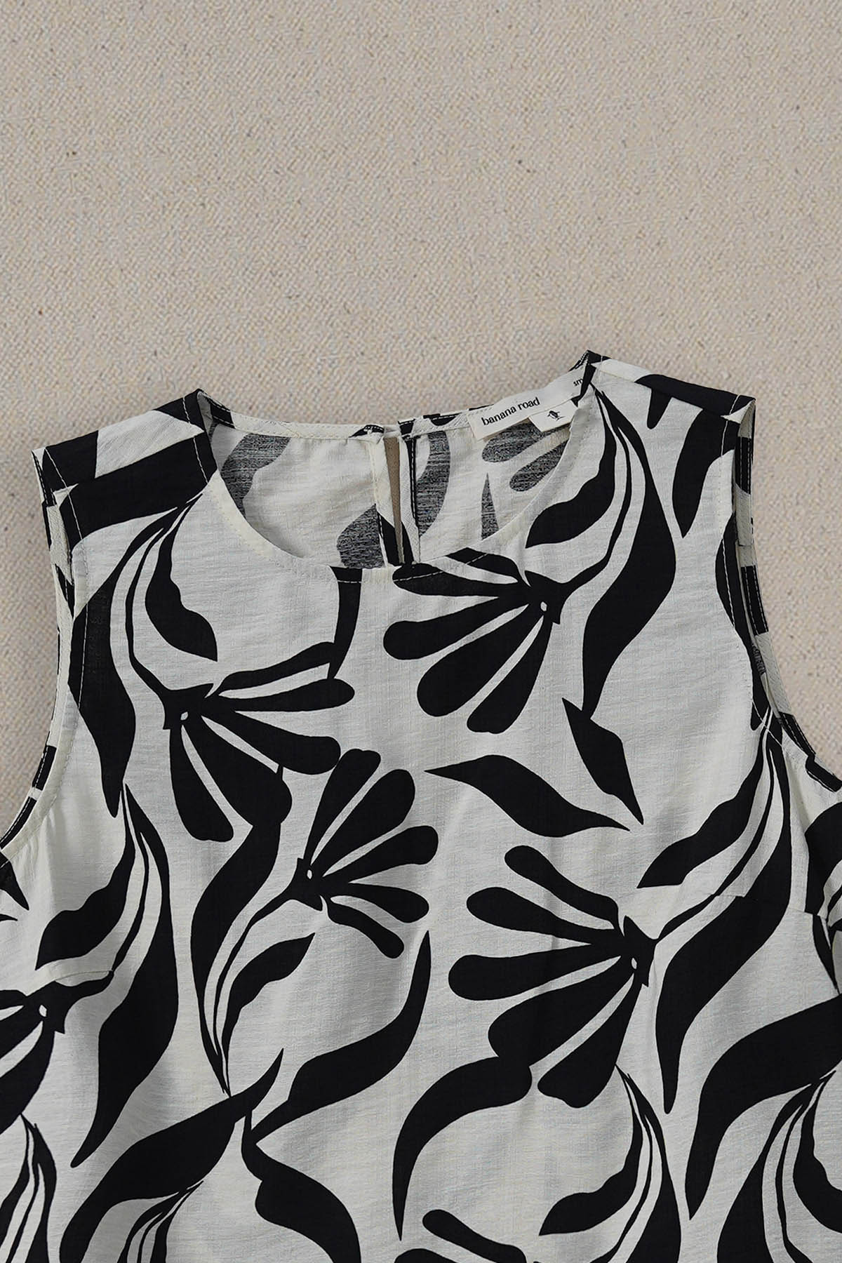 BLACK WHITE TROPIC FLOW TOP