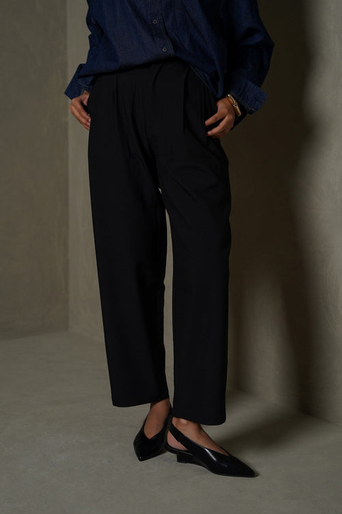BLACK CLASSIC DART PANTS