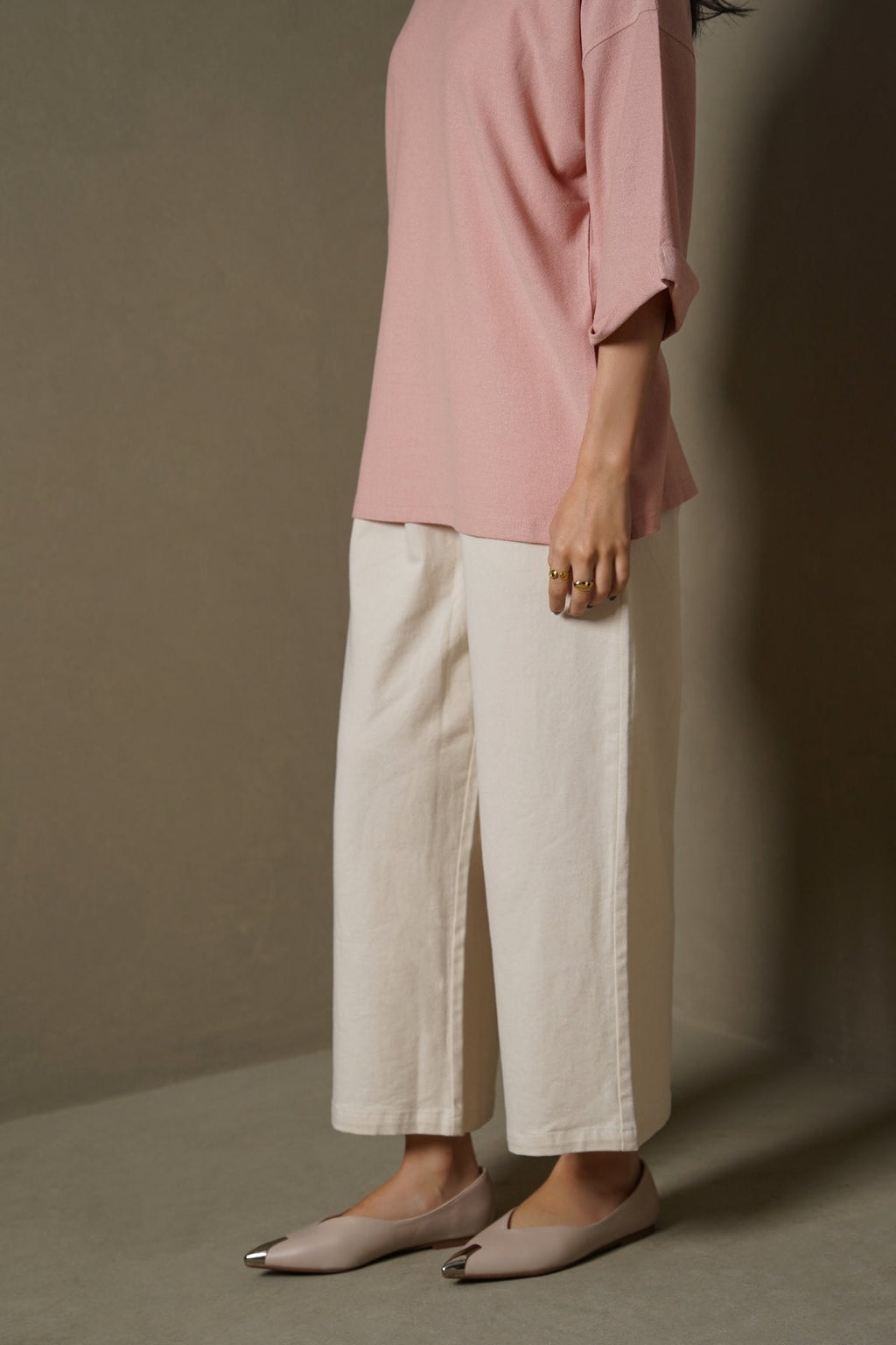 ECRU CROPPED PANTS