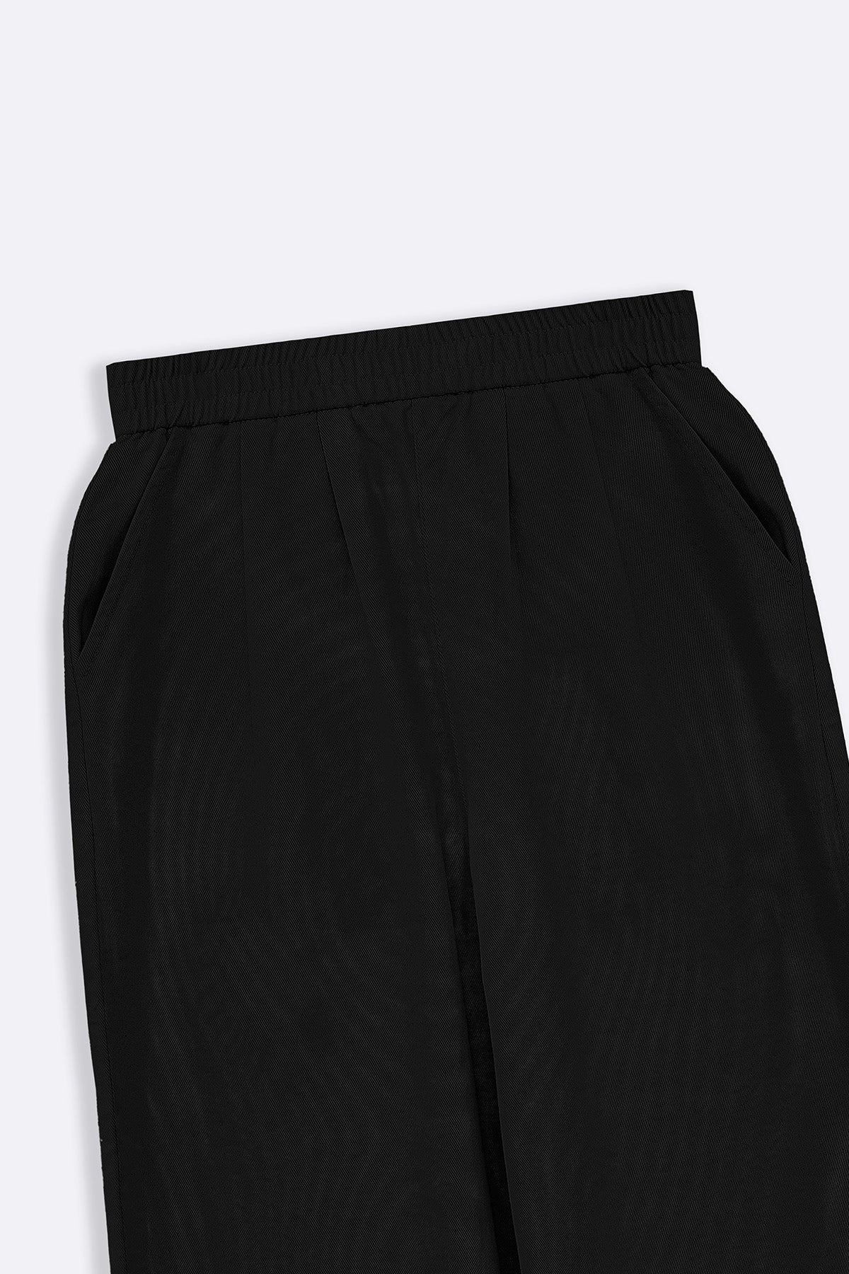 BLACK CROPPED PANTS