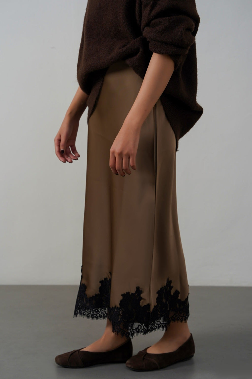 TAUPE LACE AND SILK SKIRT