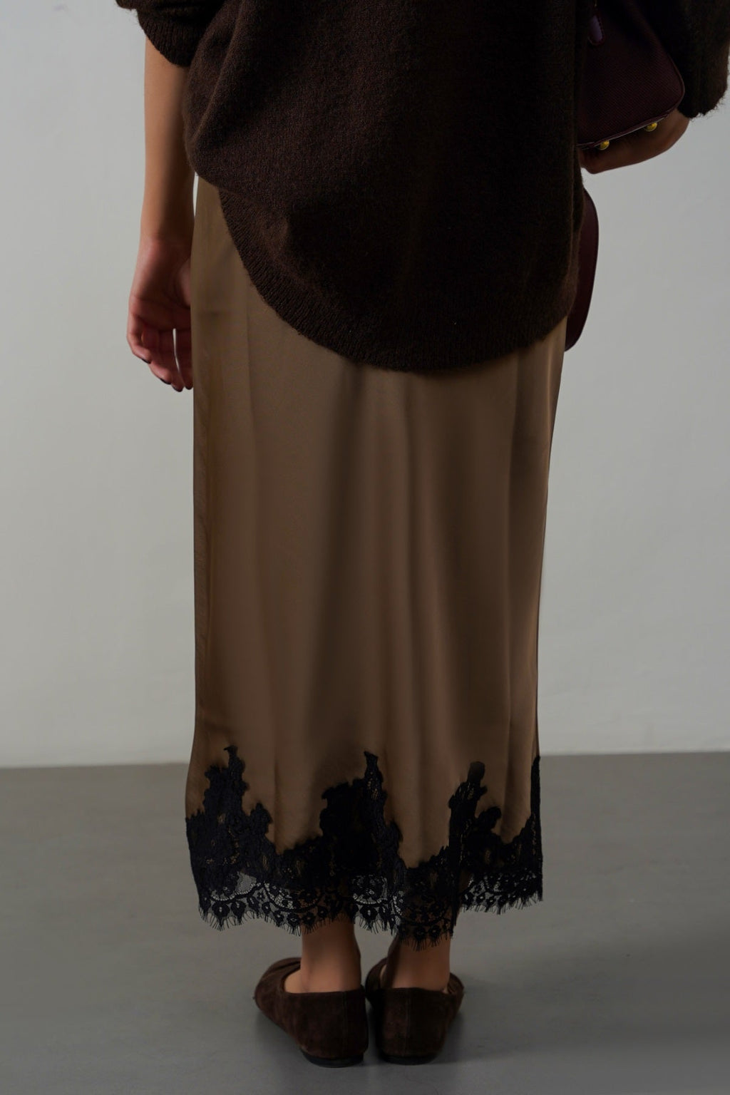 TAUPE LACE AND SILK SKIRT