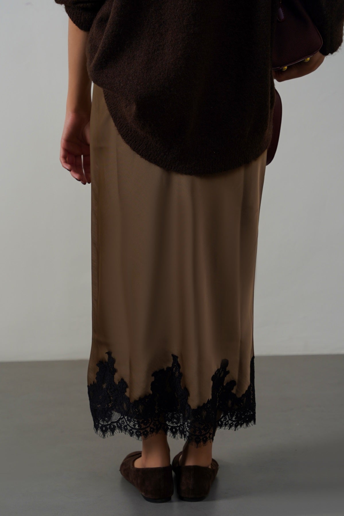 TAUPE LACE AND SILK SKIRT