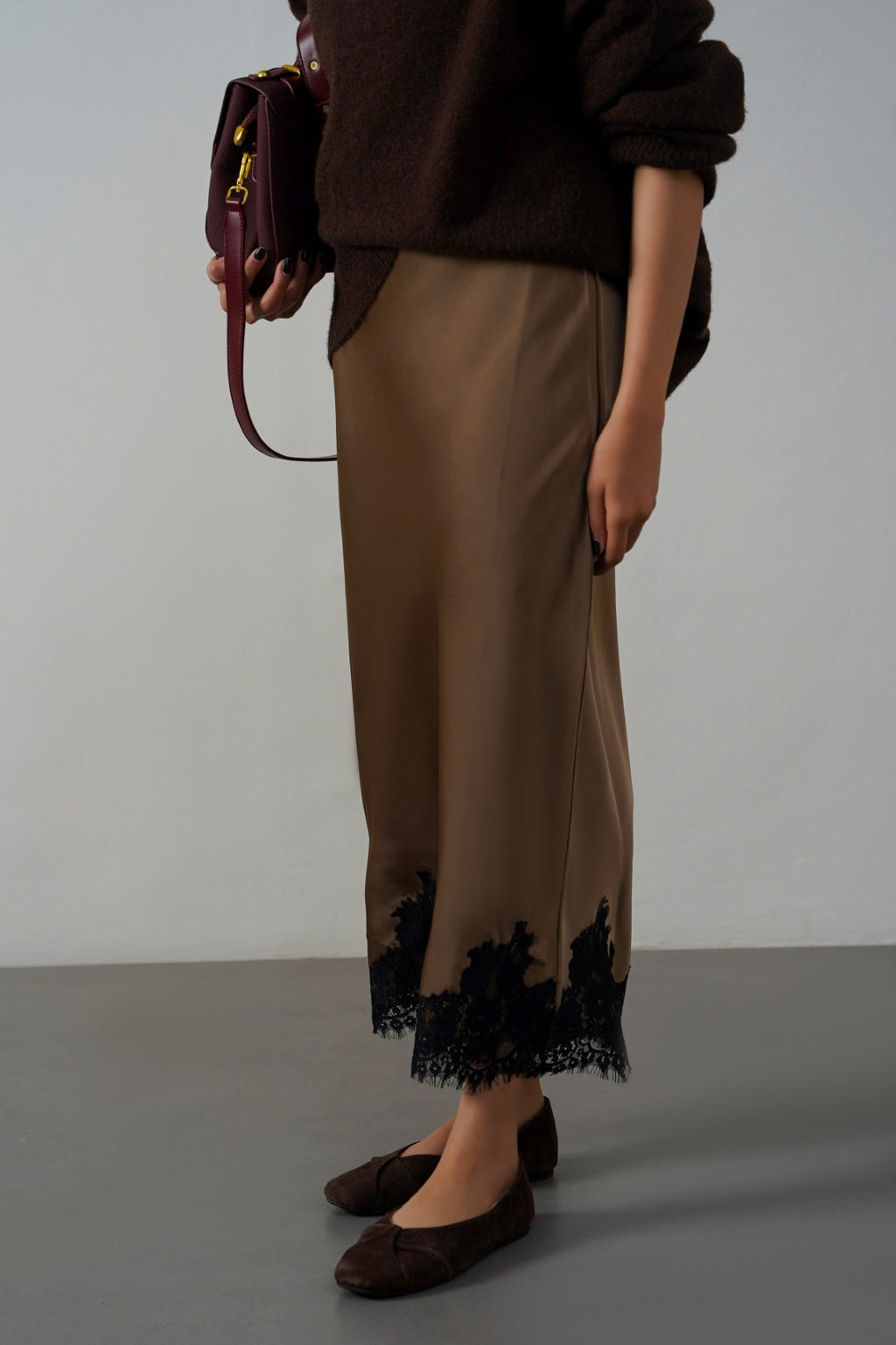 TAUPE LACE AND SILK SKIRT