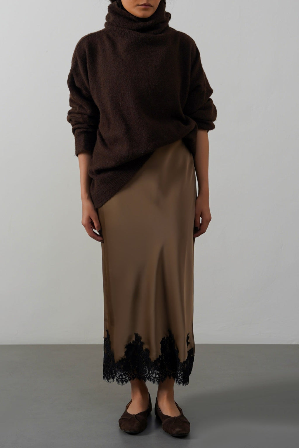 TAUPE LACE AND SILK SKIRT