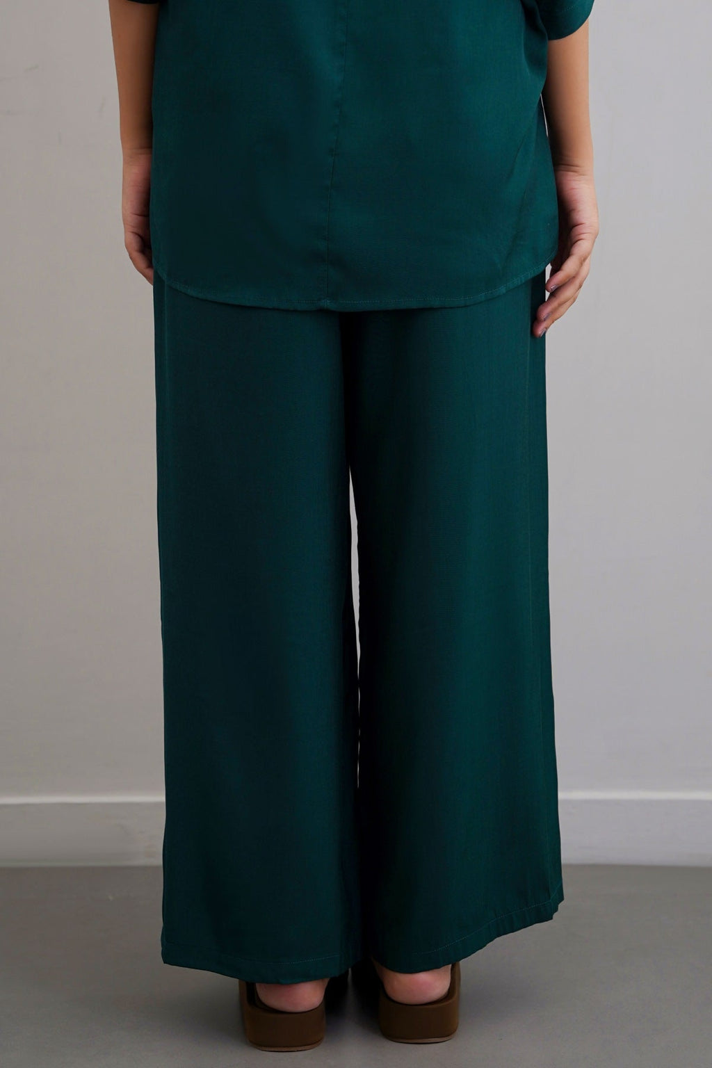GREEN SLEEK SILK TROUSERS