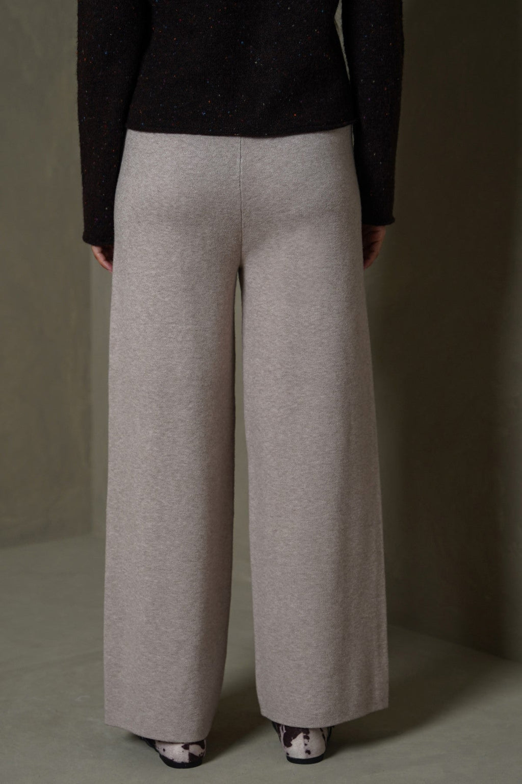 BEIGE WEEKEND LOUNGE PANTS
