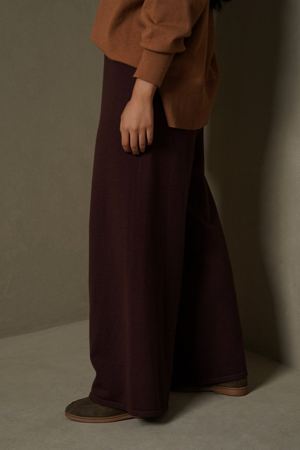 DARK BROWN FLOWY KNIT TROUSERS