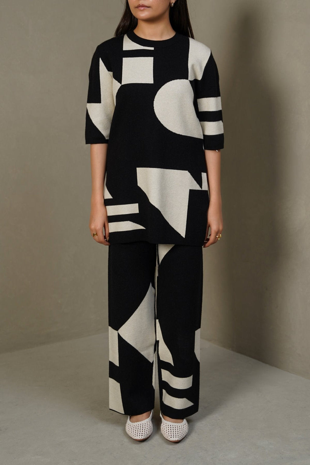 BLACK CREAM COLORBLOCK SWEATER PANTS