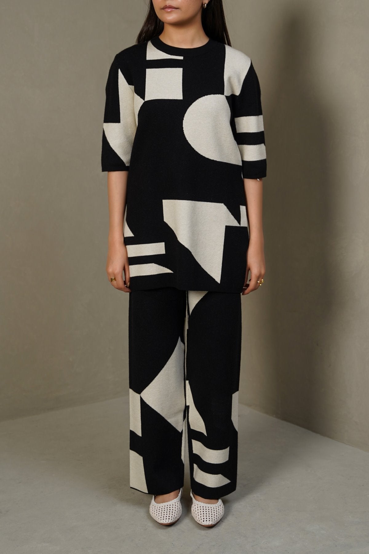 BLACK CREAM COLORBLOCK SWEATER PANTS