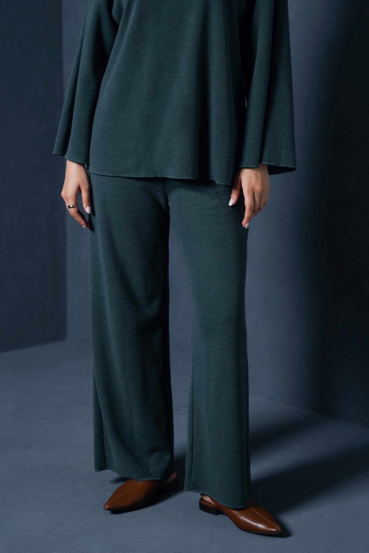 DARK GREEN RETREAT SWEATPANTS