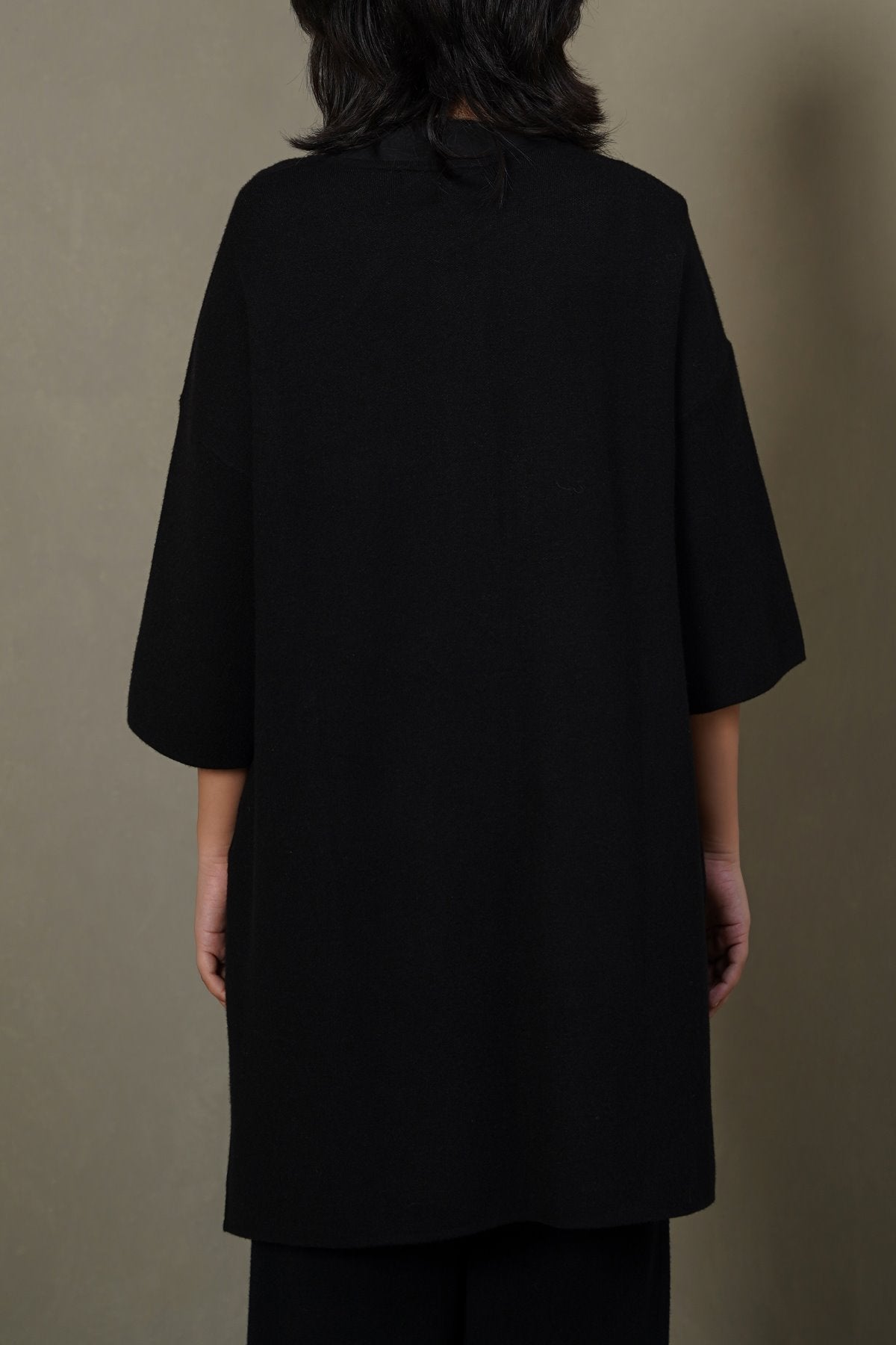 BLACK BUTTON KNIT CARDIGAN
