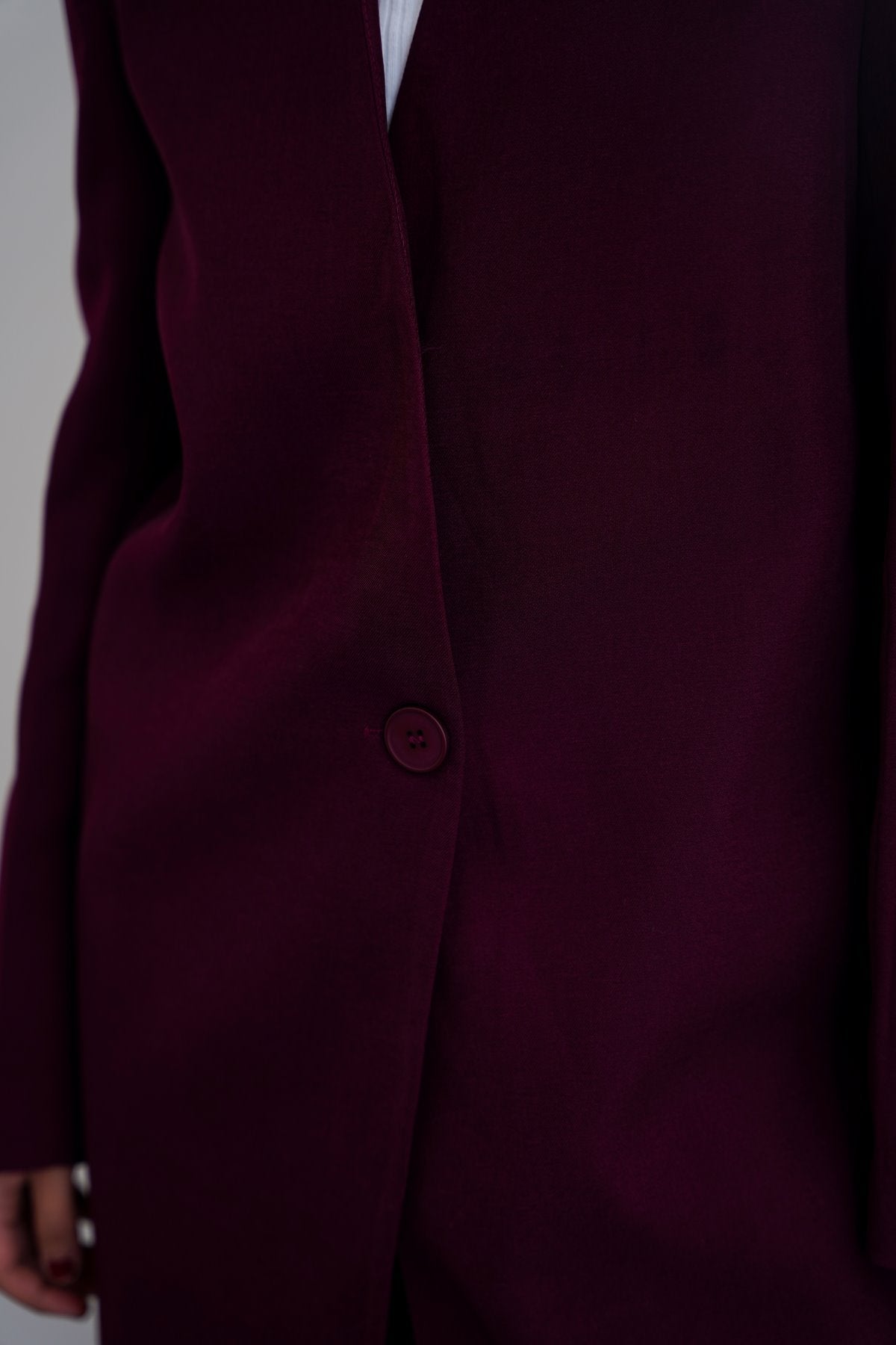 BURGUNDY COLLARLESS BLAZER