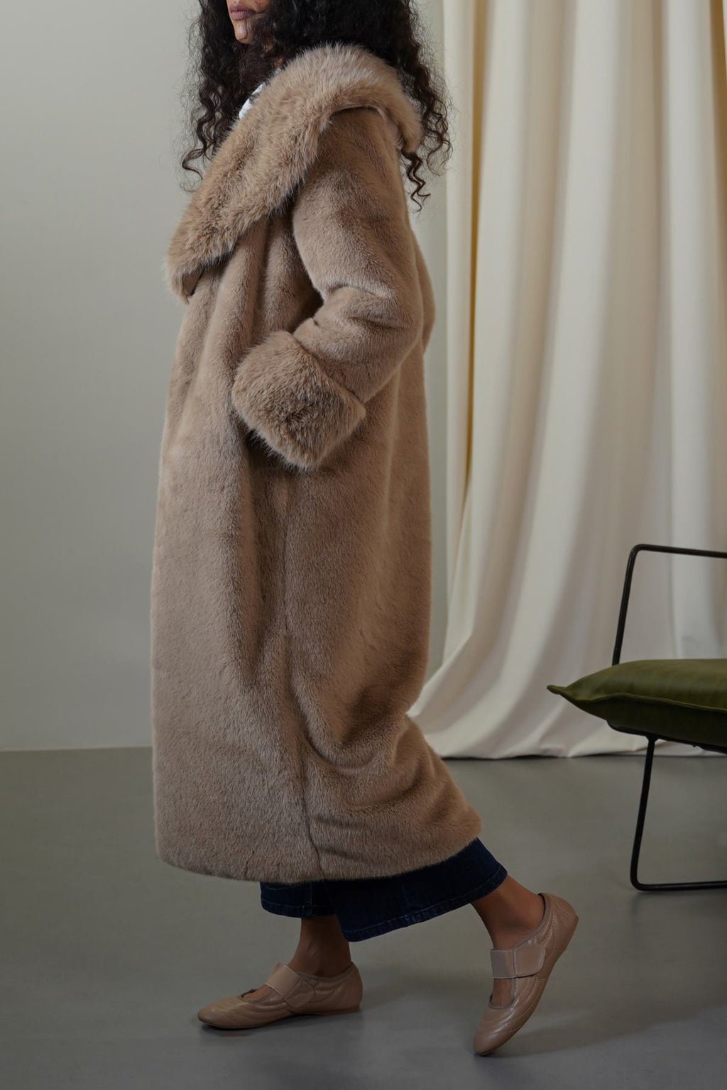 BROWN MOB WIFE FUR COAT