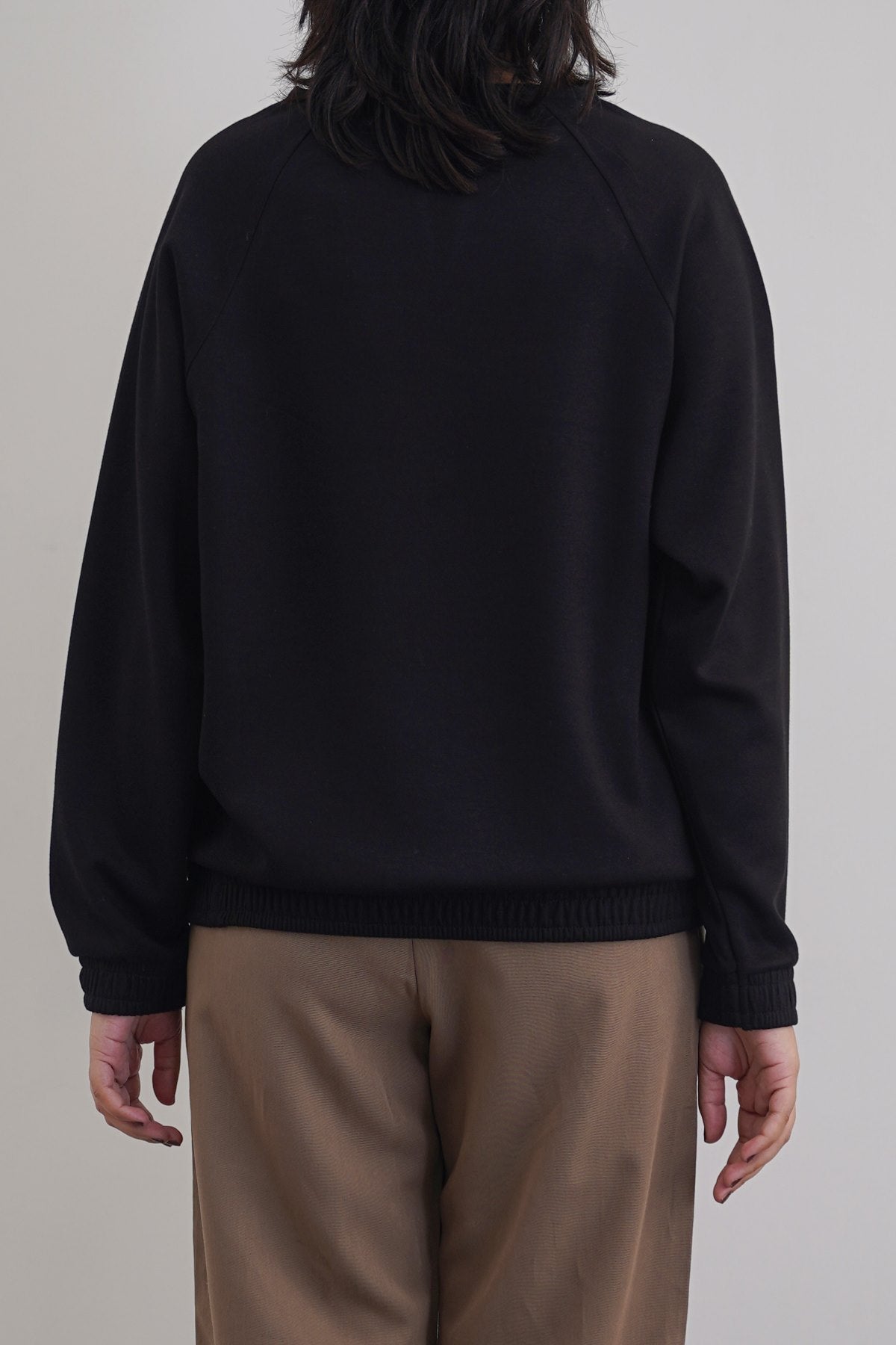 BLACK V-NOTCH PULLOVER