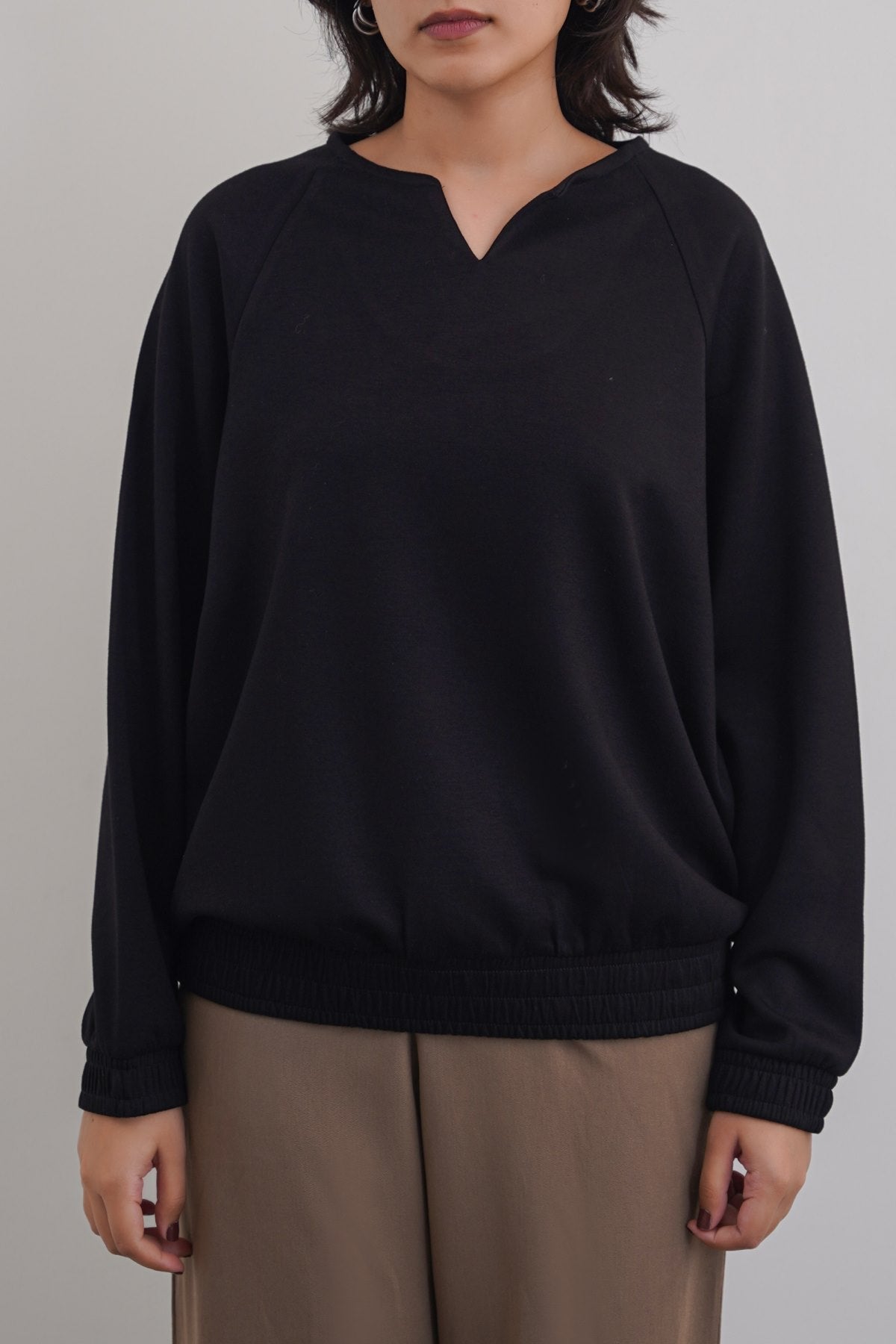 BLACK V-NOTCH PULLOVER