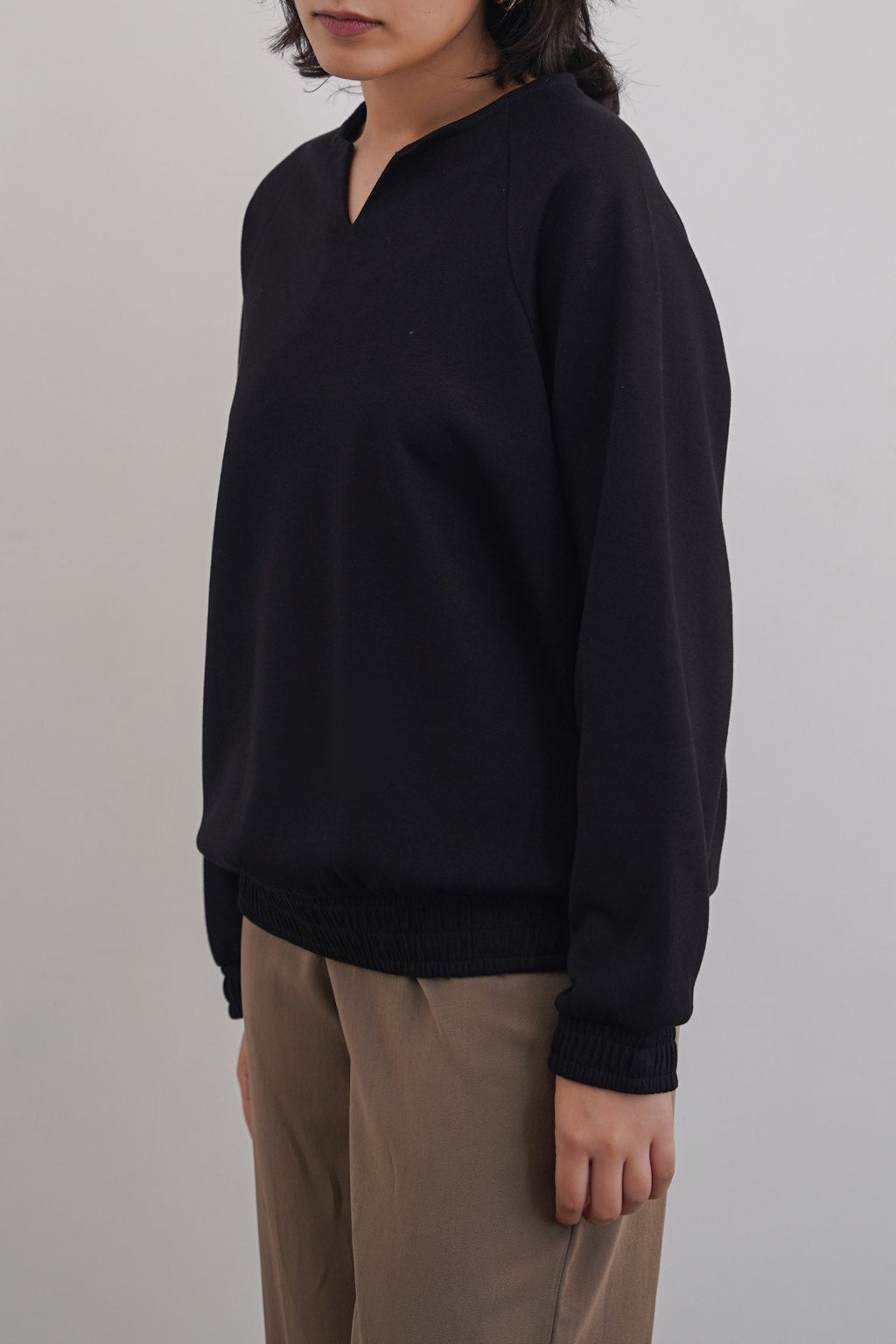 BLACK V-NOTCH PULLOVER