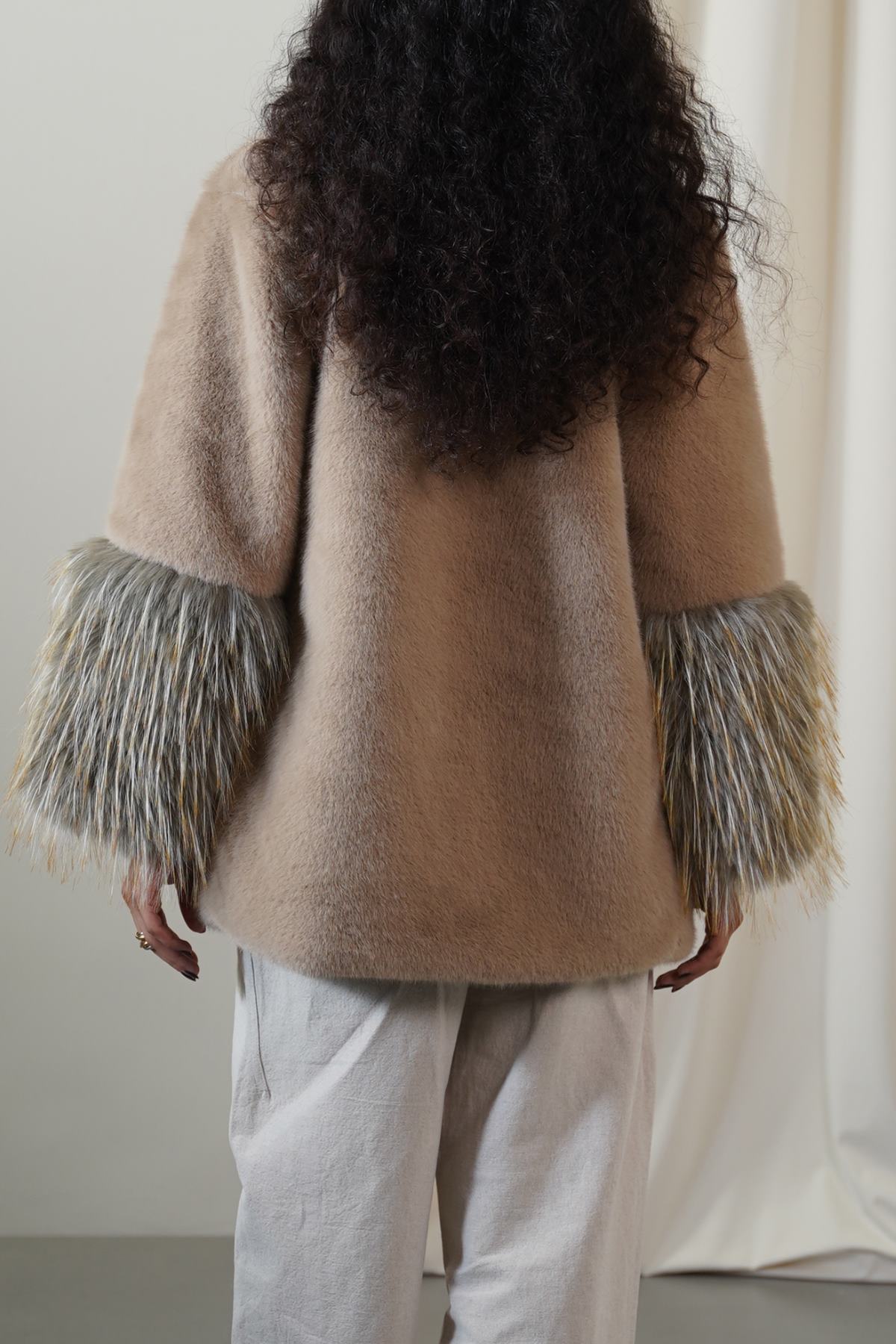 KHAKI MIDI FEATHERED FUR COAT