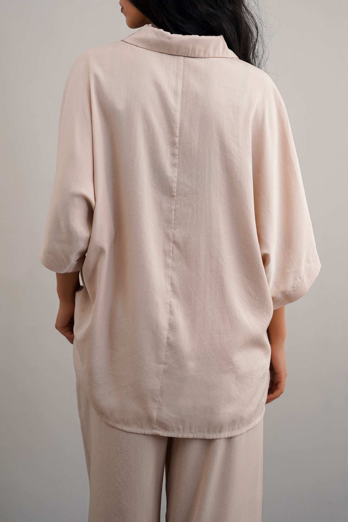 CREAM SLEEK SILK BLOUSE