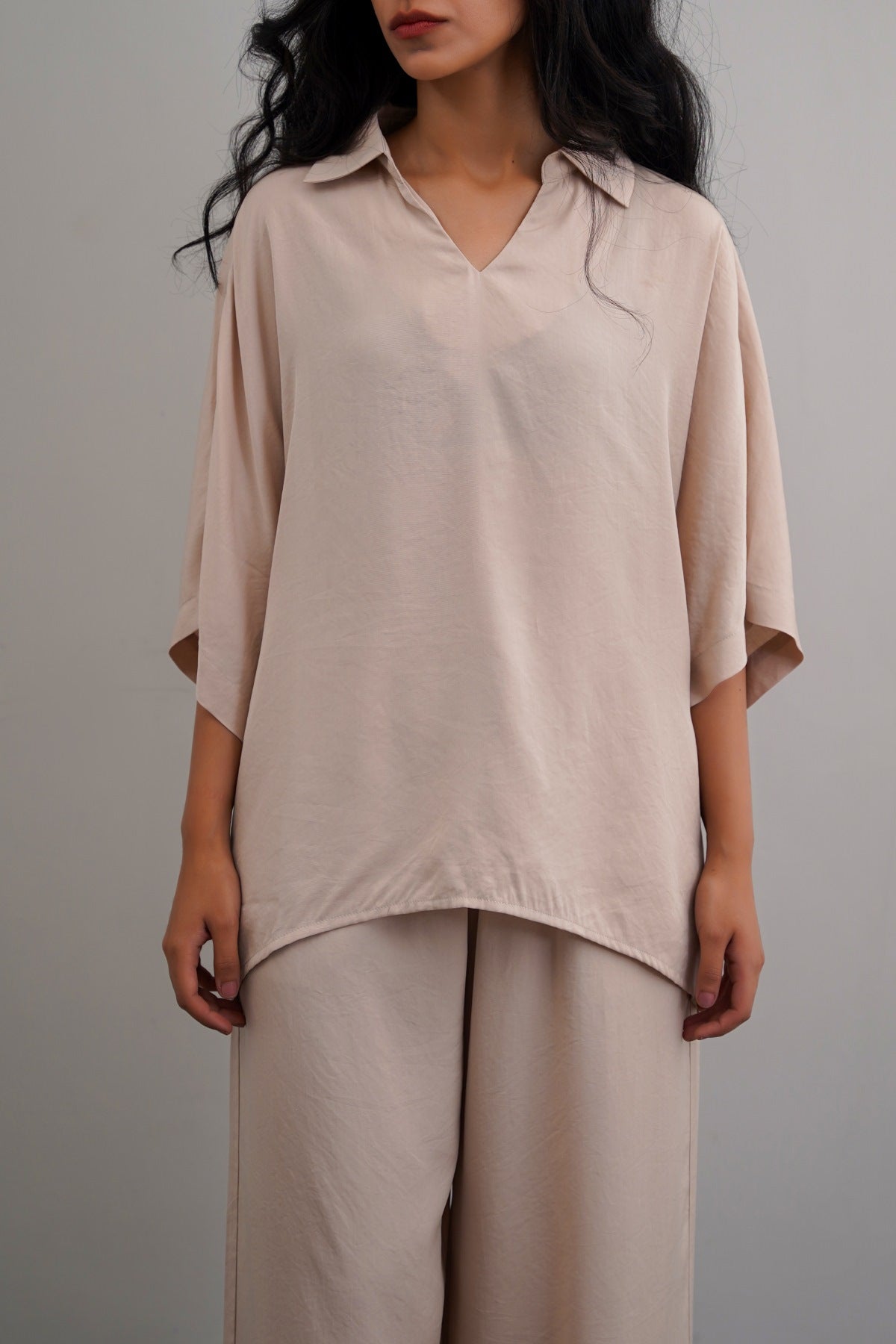 CREAM SLEEK SILK BLOUSE