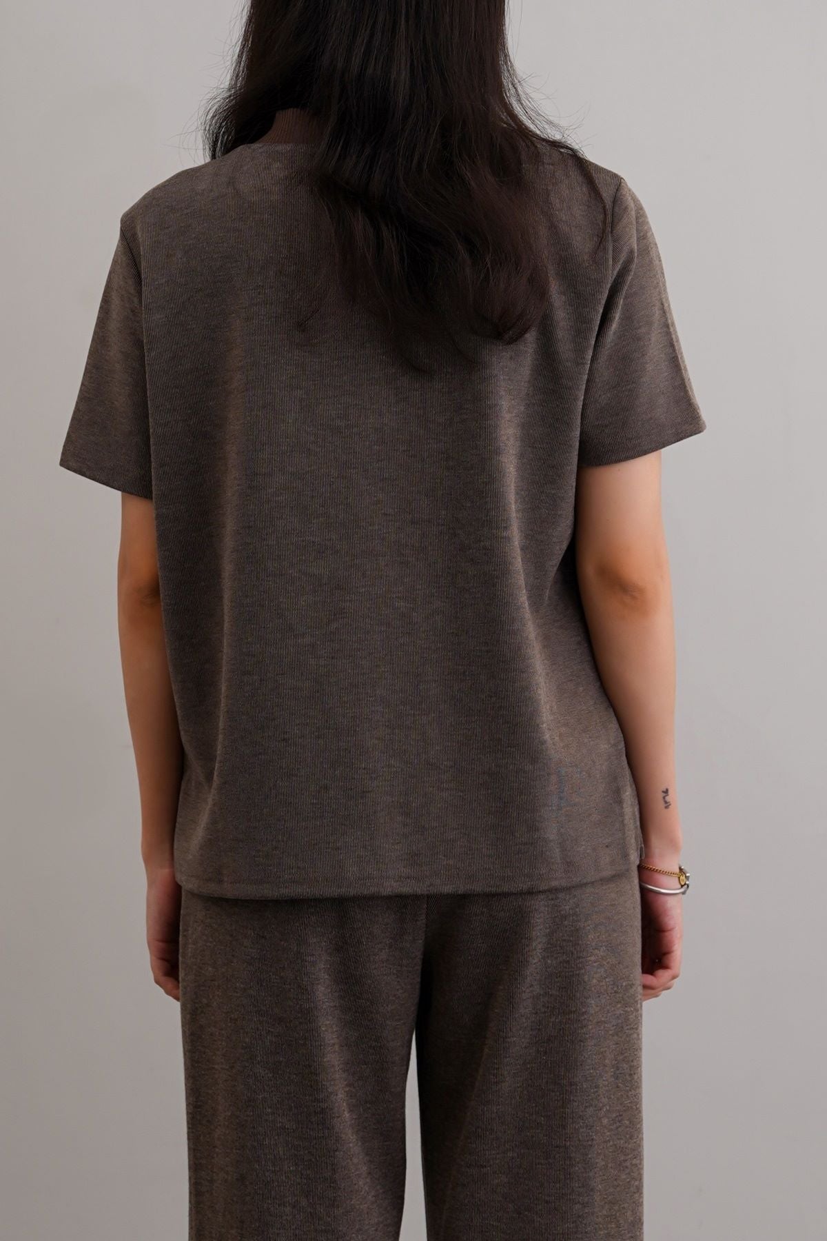 BROWN LIVE IN TEE
