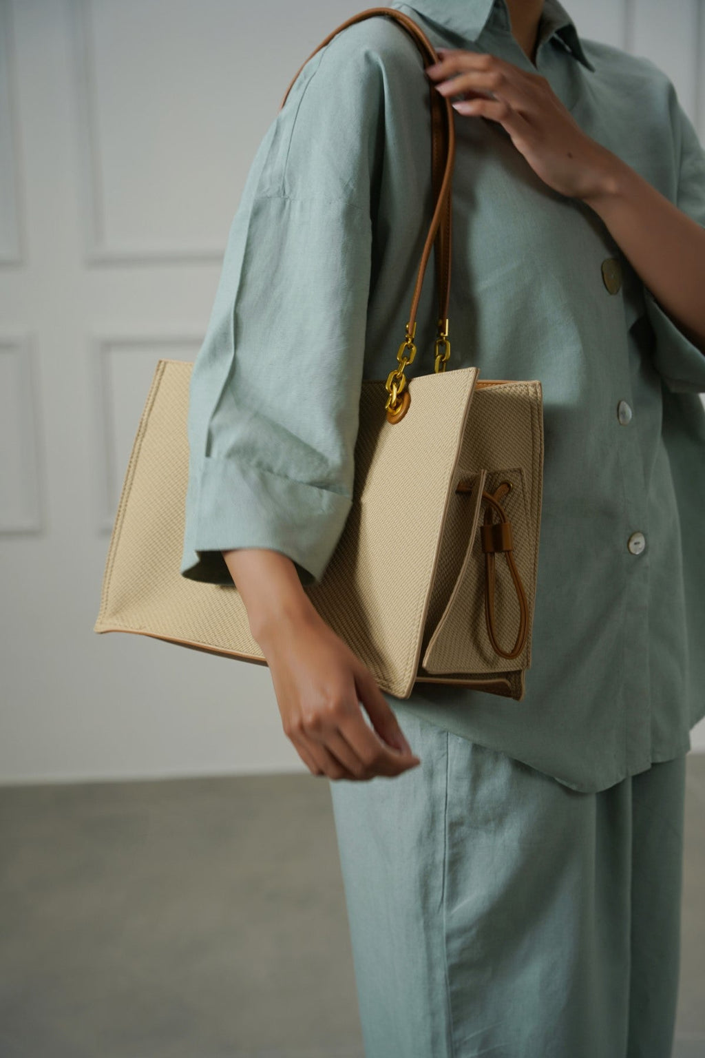 BEIGE GARRETTE LARGE TOTE