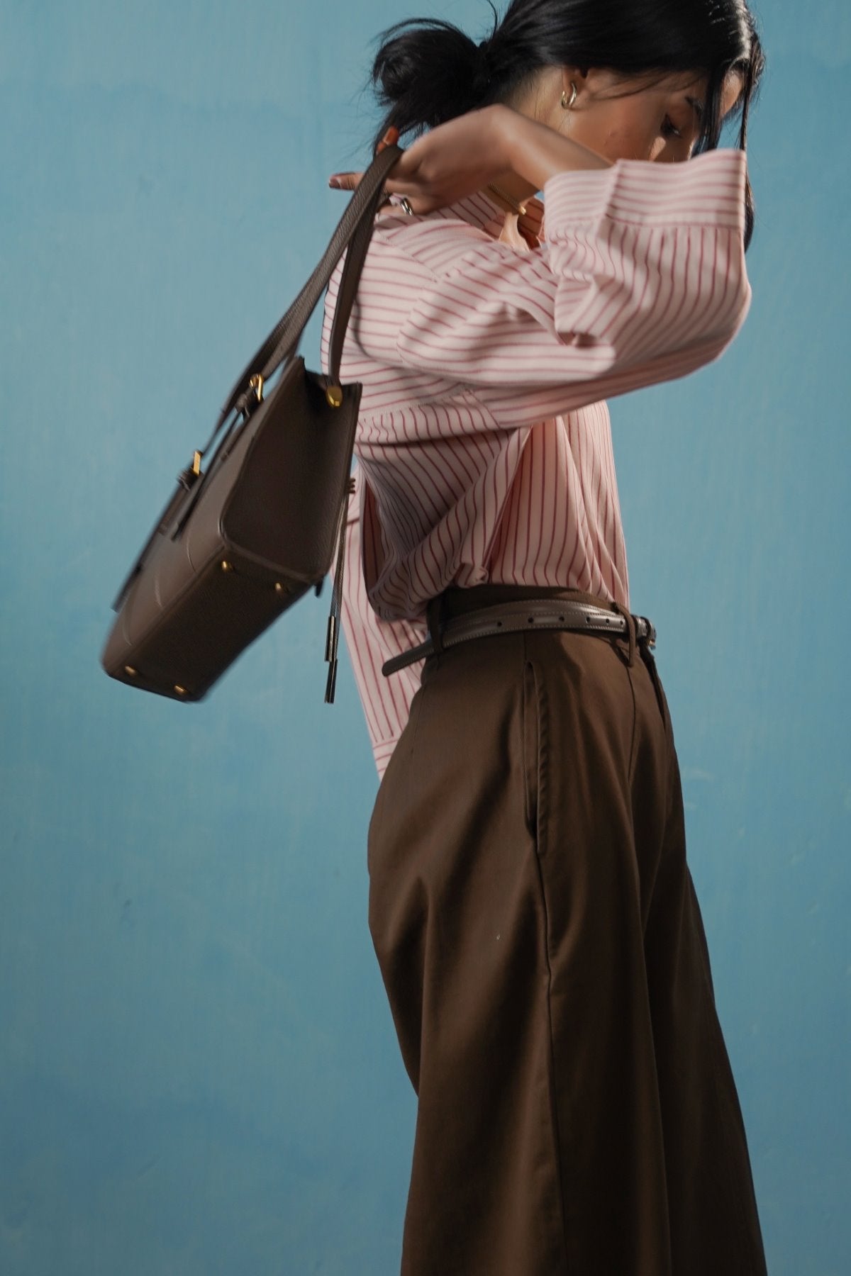 COFFEE FORM AND FUNCTION SHOULDER BAG