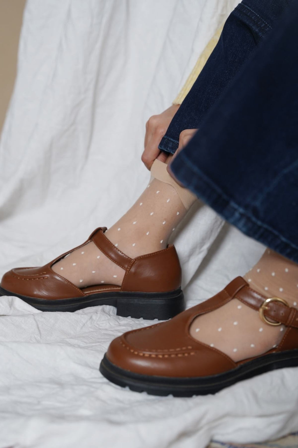 NUDE SHEER DOT SOCKS