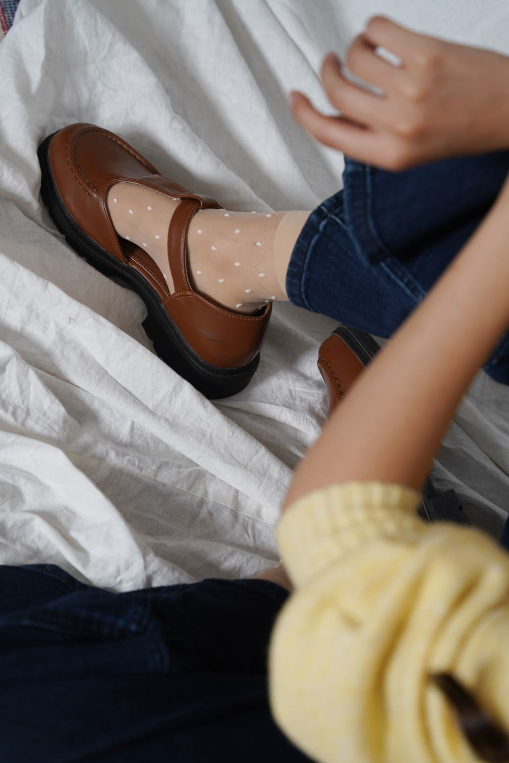 NUDE SHEER DOT SOCKS