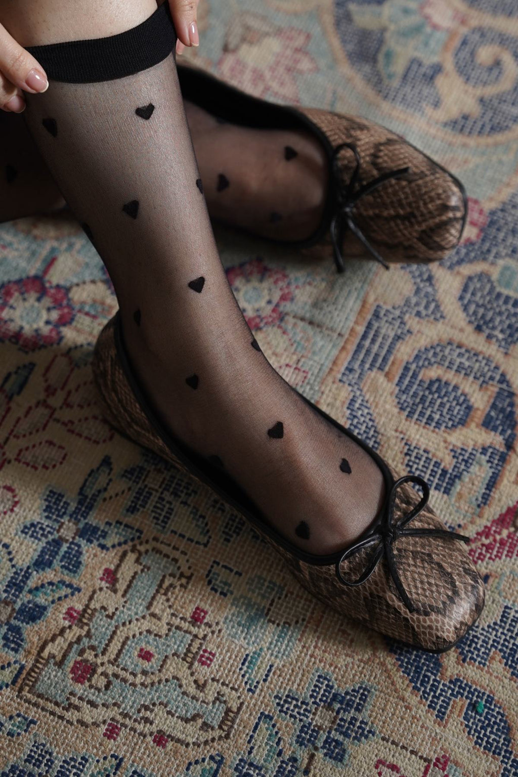 BLACK SHEER DOT SOCKS