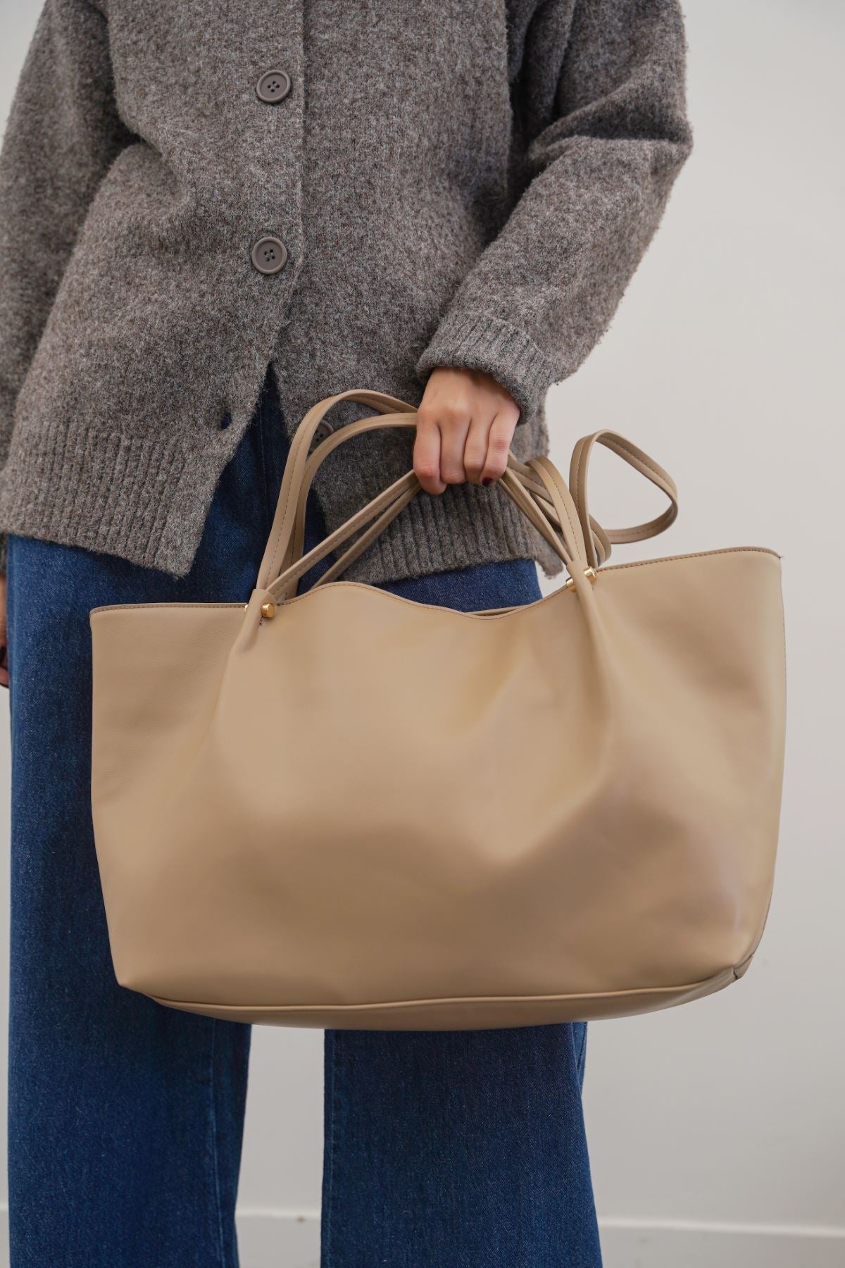 TAUPE RINGLEADER TOTE