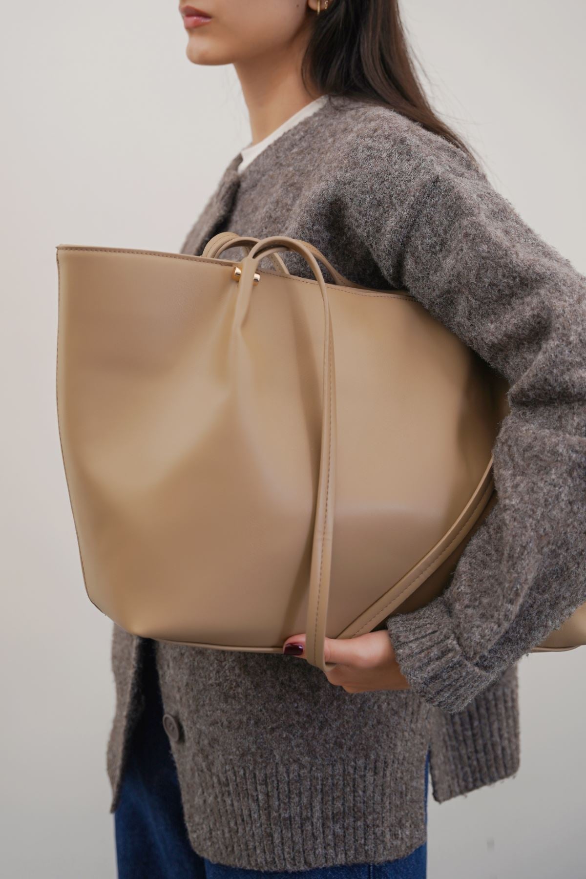 TAUPE RINGLEADER TOTE