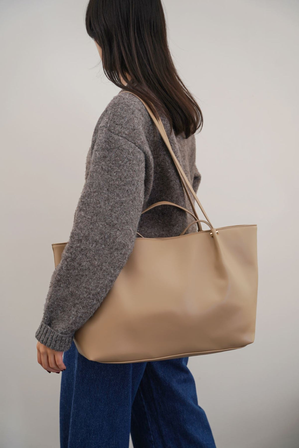 TAUPE RINGLEADER TOTE