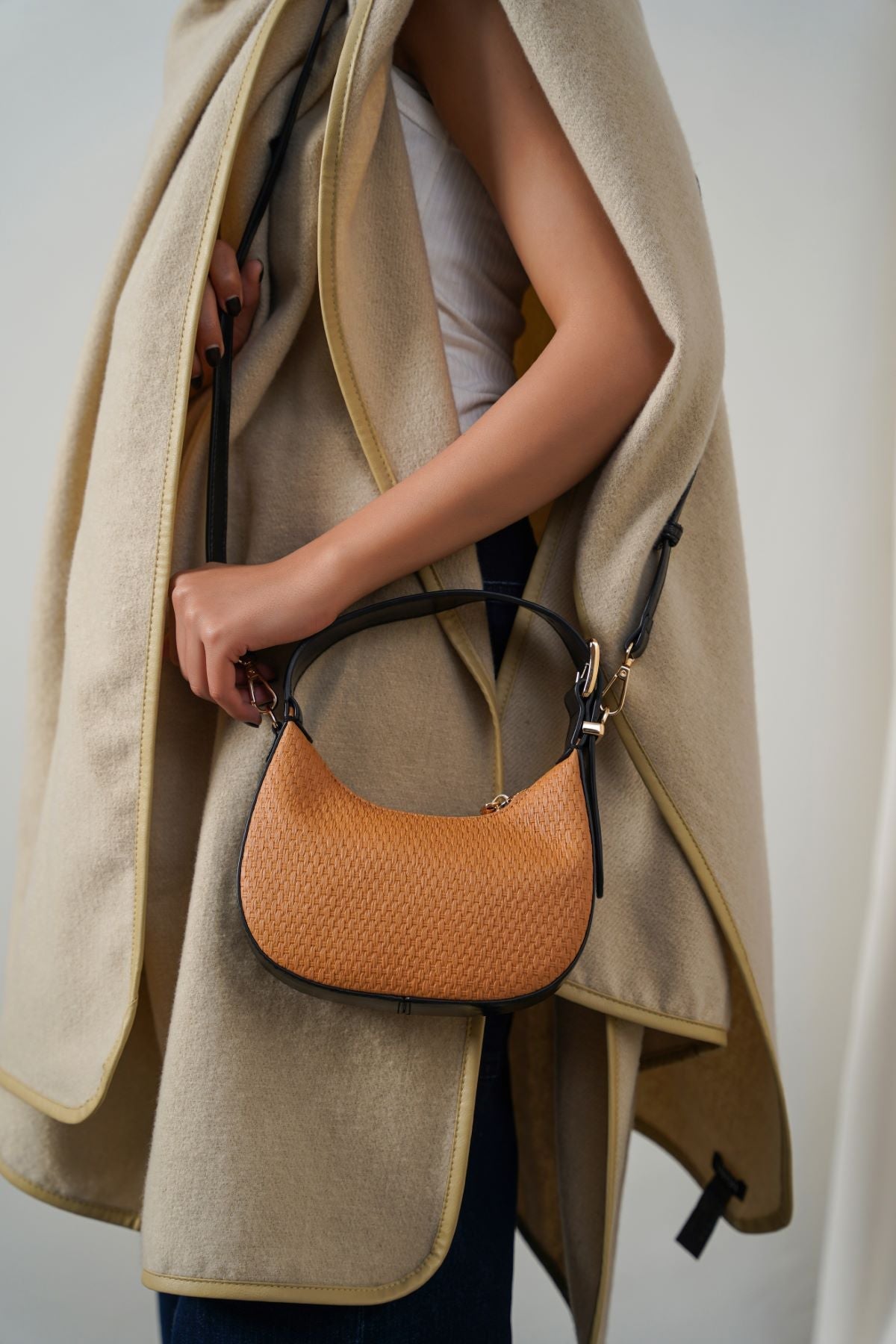 BROWN CALILO CROSSBODY BAG