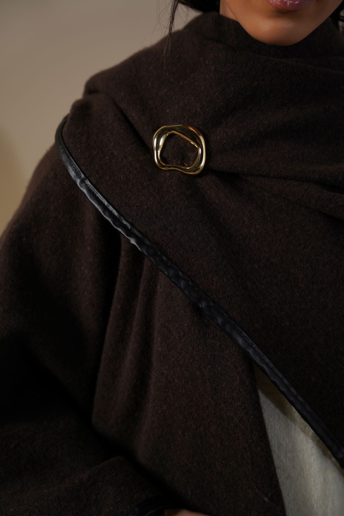 GOLD GOLD METAL BROOCH