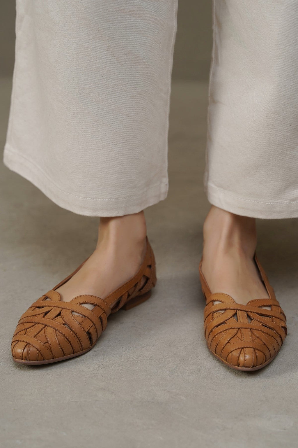 CAMEL LEATHER WOVEN PUMPS