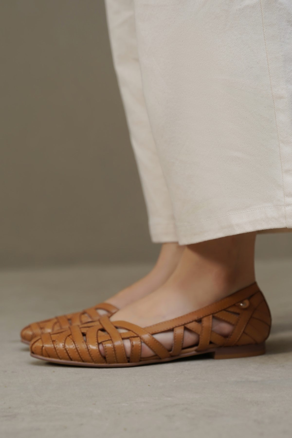 CAMEL LEATHER WOVEN PUMPS