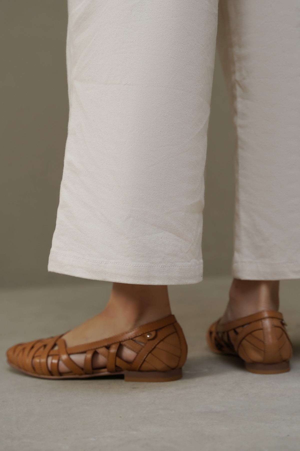 CAMEL LEATHER WOVEN PUMPS
