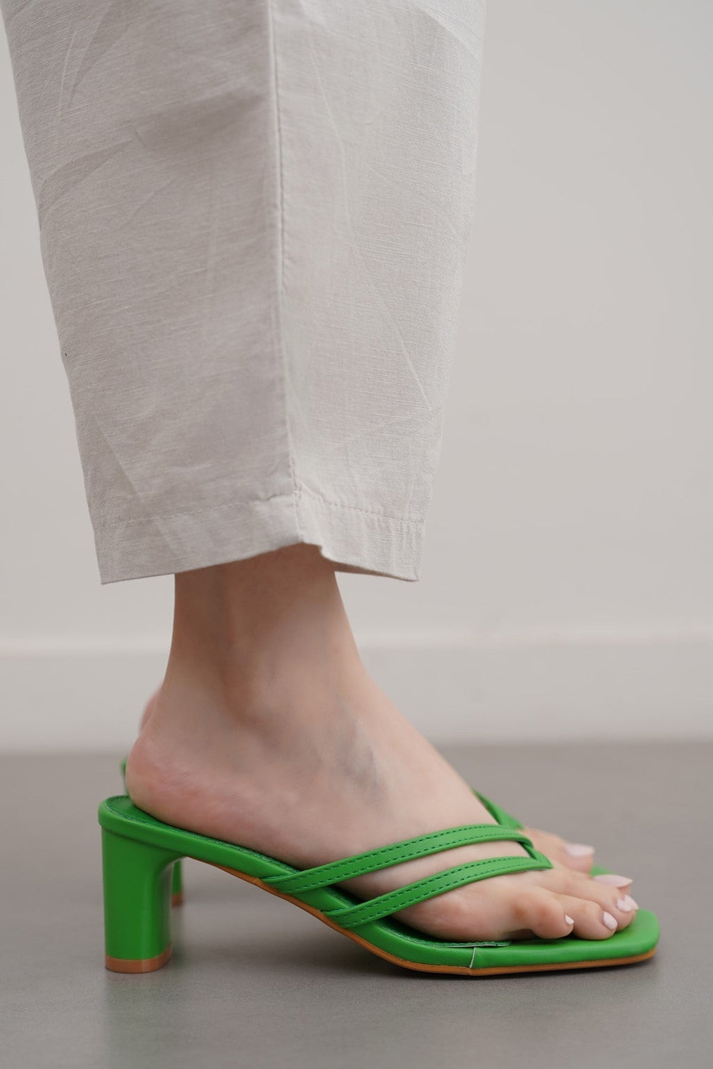 GREEN EDITORIAL BLOCK HEELS
