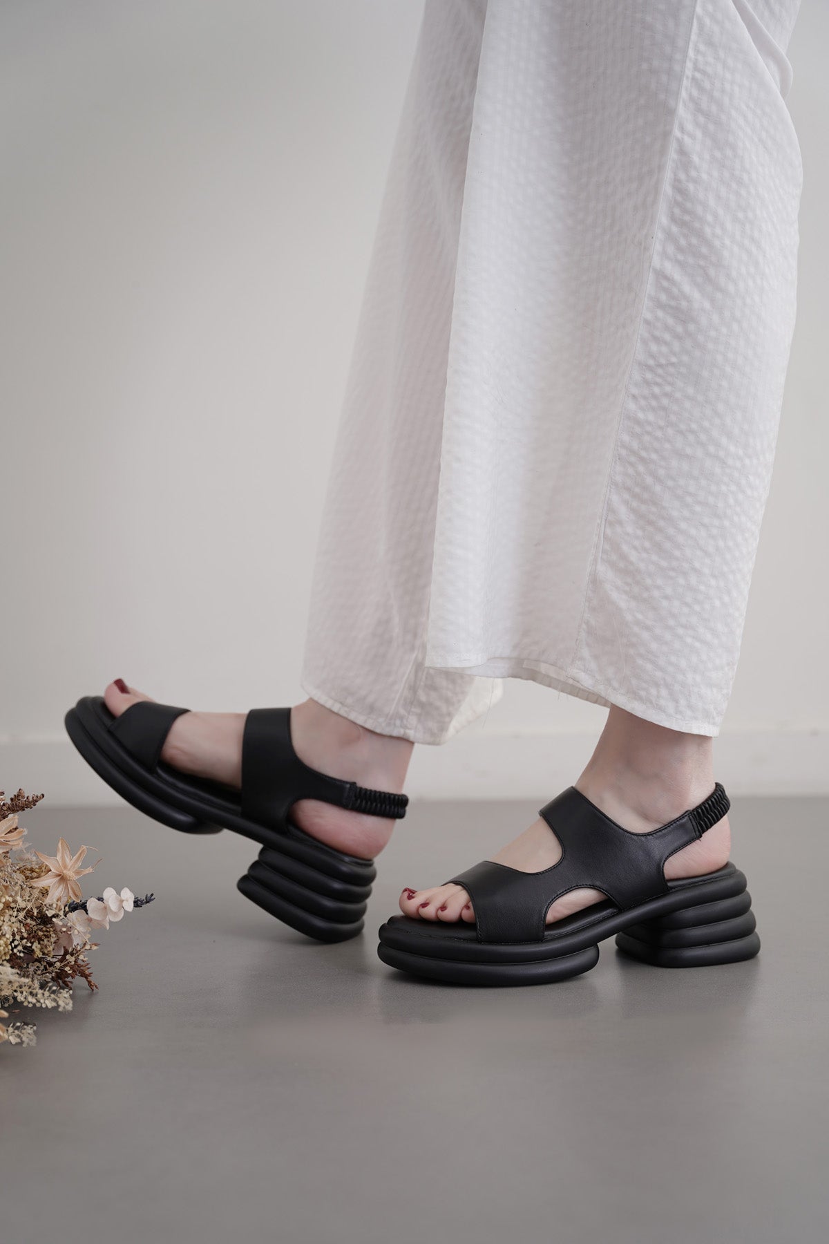 BLACK BUBBLE MAMA SLINGBACKS