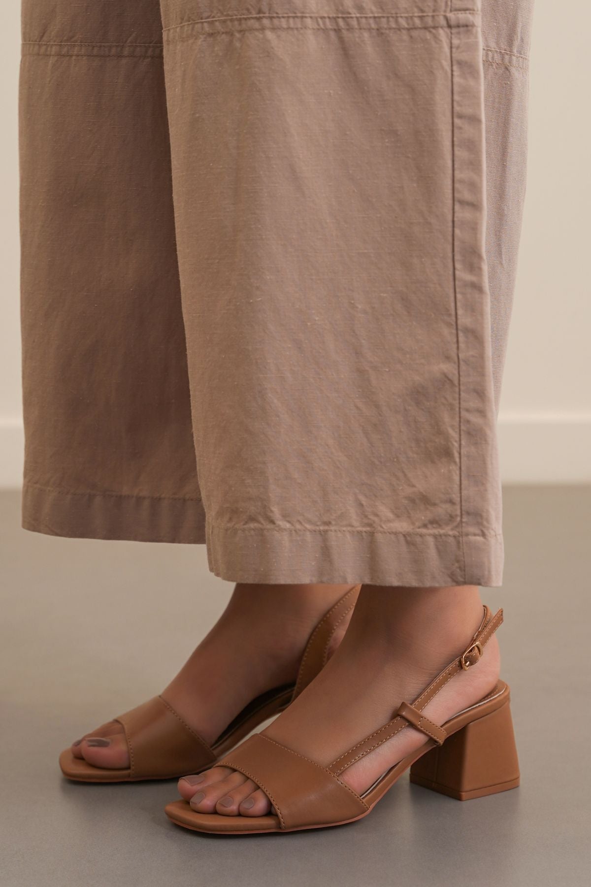 TAN MIRANO BLOCK HEEL
