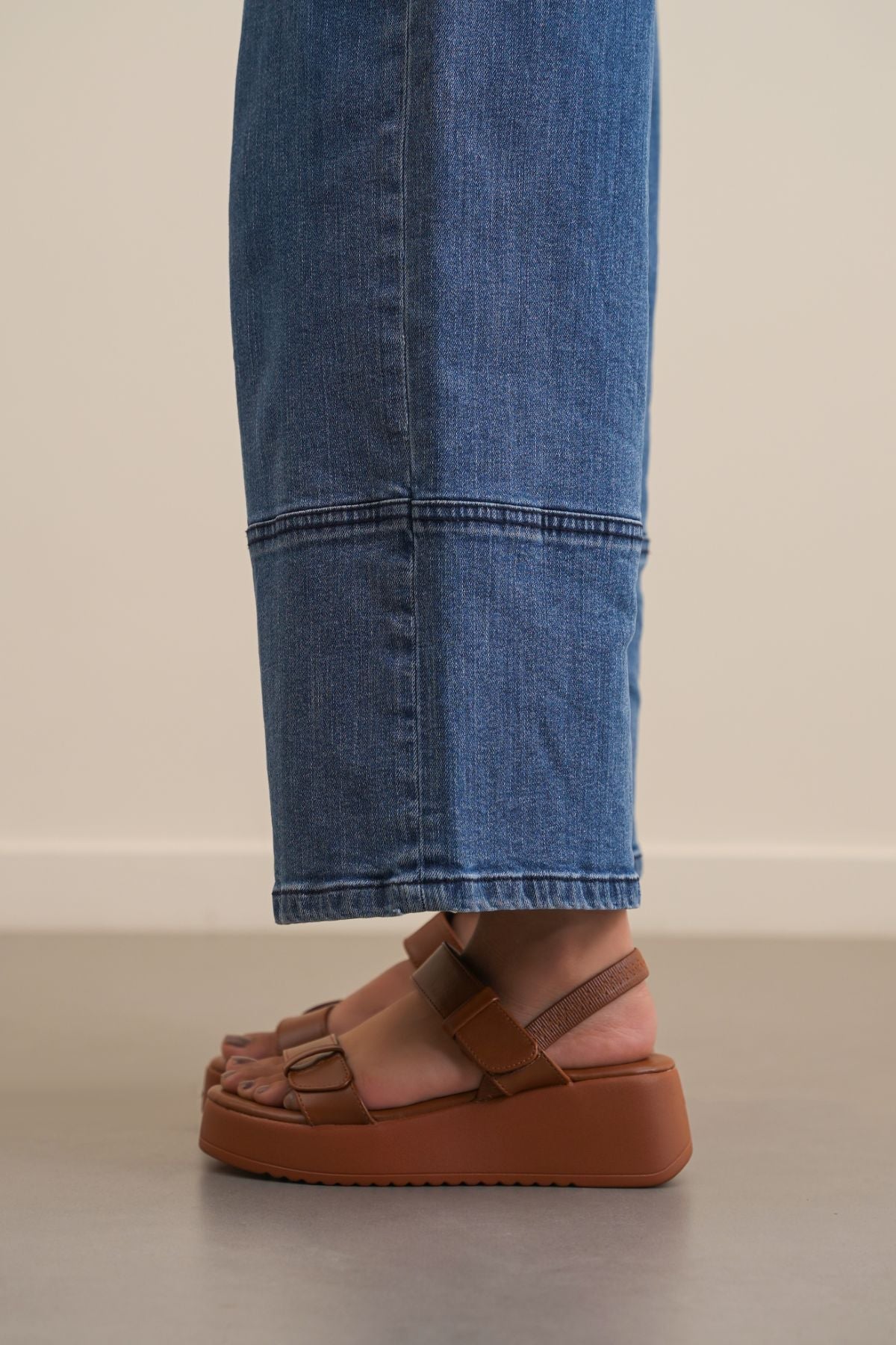 TAN HOLIDAY MAMA SANDALS